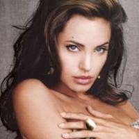 Jolie Bercinta Dengan Mantan Suami?